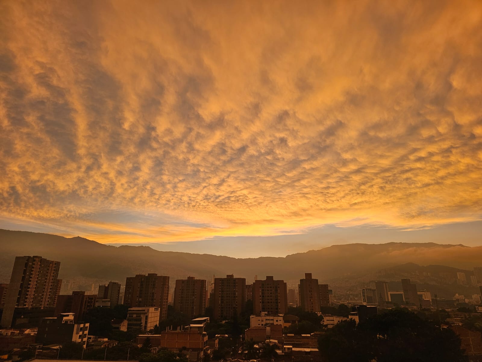 #138 FALTAN 5 PA' LAS 12:00